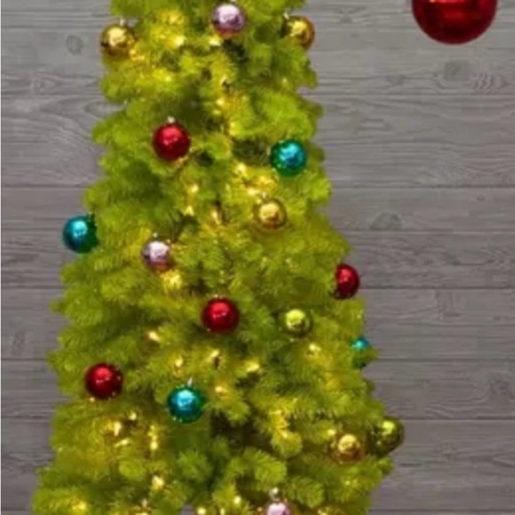 WHIMSICAL 5 Ft PRE LIT GREEN THE GRINCH CHRISTMAS TREE - Picture 3 of 9